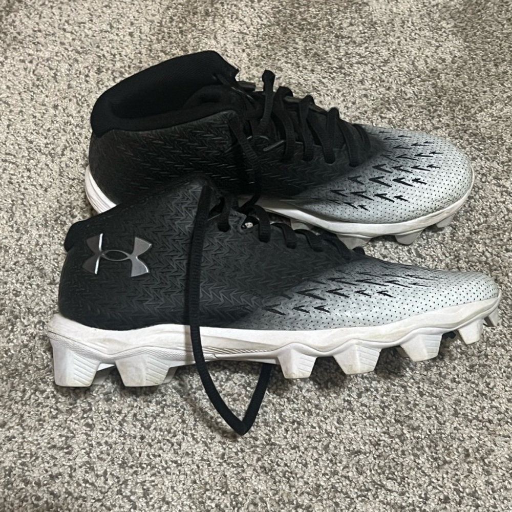 COPY - Under Armour football cleats • Worn about 5 times! Size youth 5.5